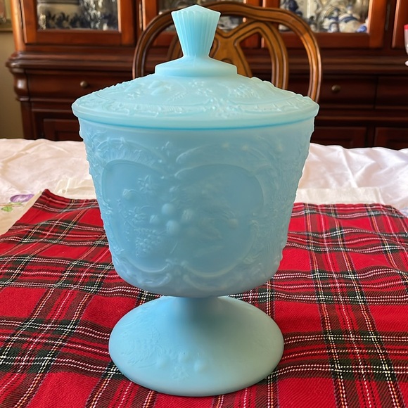 VTG Fenton blue satin glass Wild Strawberry footed with lid bowl - Picture 5 of 12